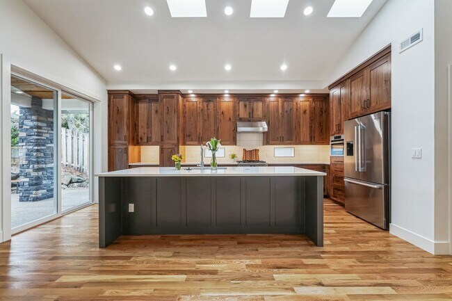 Building Photo - 1236 Parkside Ave