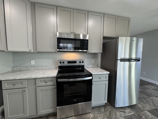 Building Photo - 142 Cardinal Rd