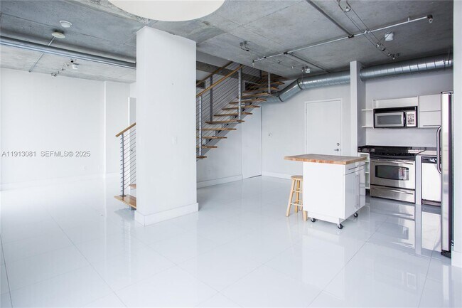 Building Photo - 690 SW 1st Ct