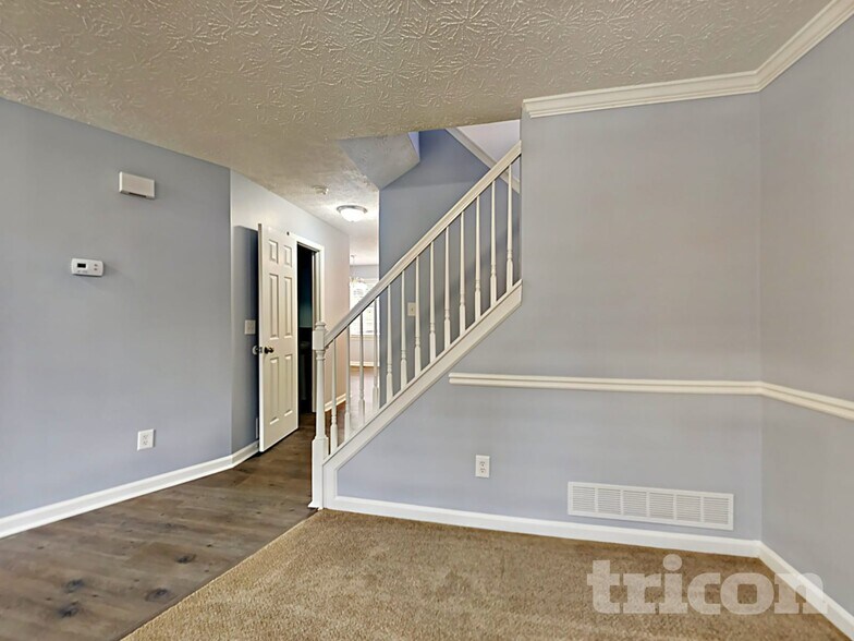 Building Photo - 313 Willow Bend Dr