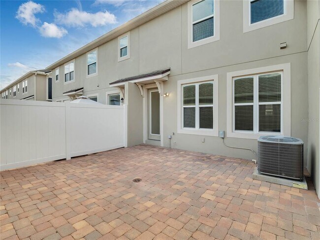 Building Photo - 8965 Fullerwood Ave