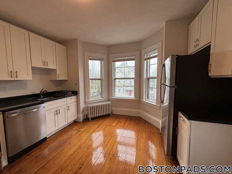 Building Photo - 141 Brown St