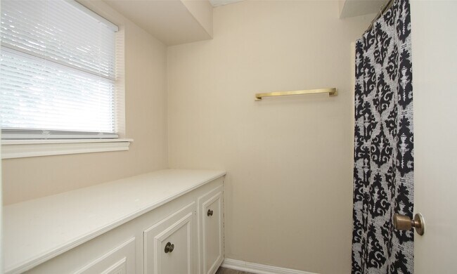 Building Photo - 6406 Ashton St