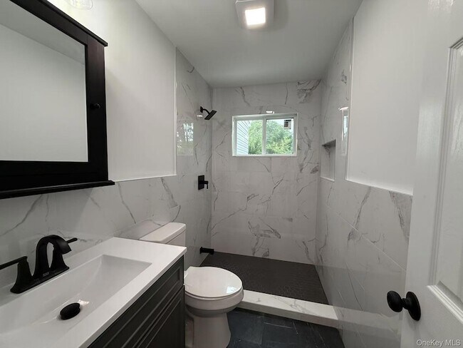 Building Photo - 495 Hawkins Rd