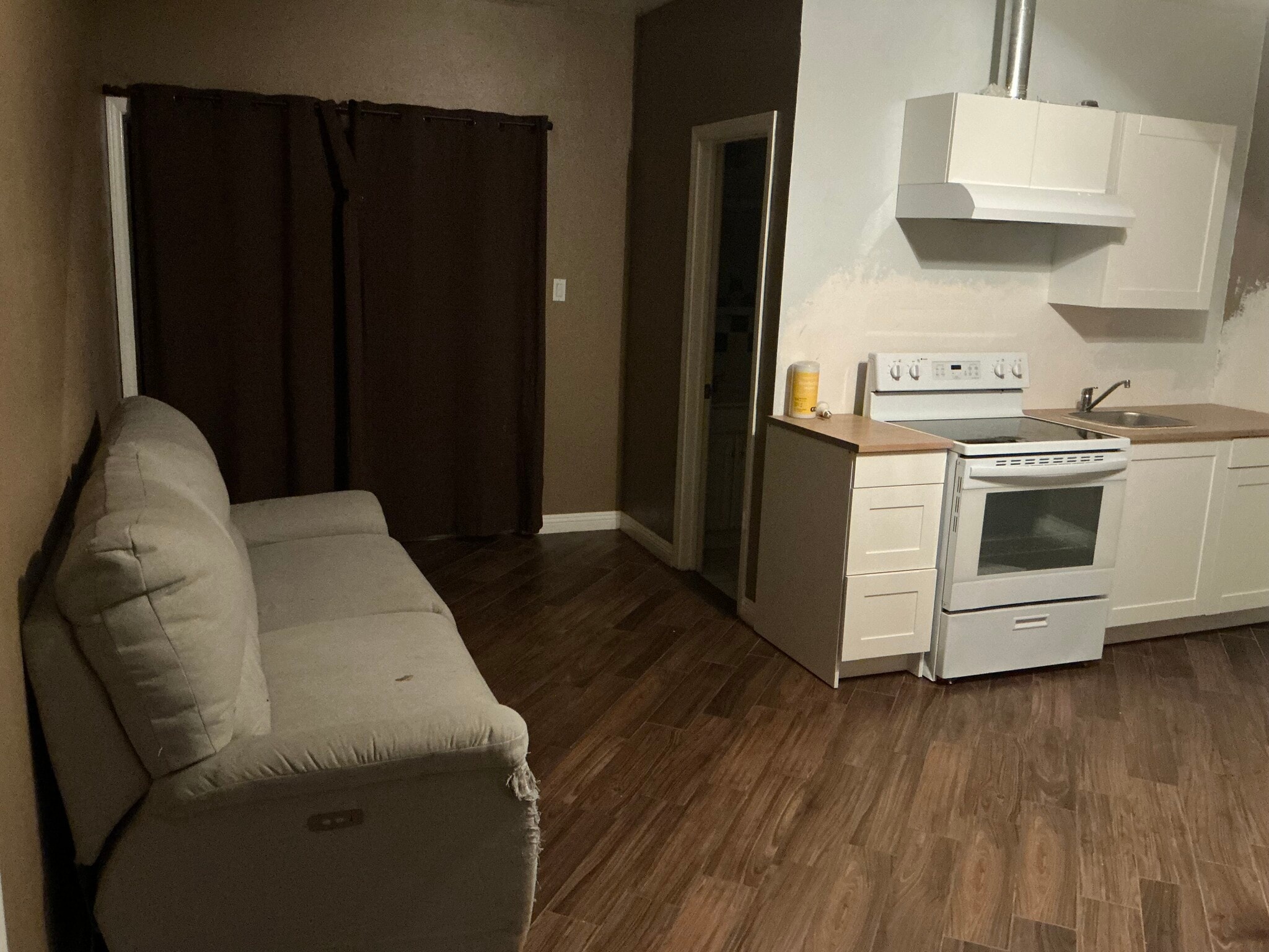 Building Photo - 810 Earlham St