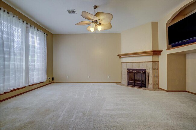 Building Photo - 913 Elm Creek Dr