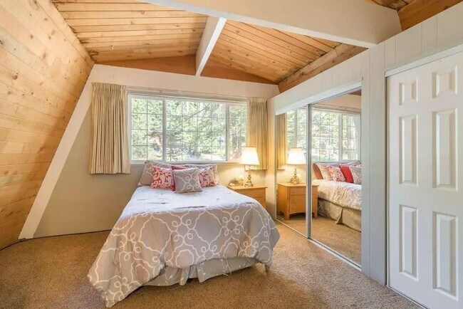 Building Photo - SEASONAL LEASE: "Ski Bird's Paradise"