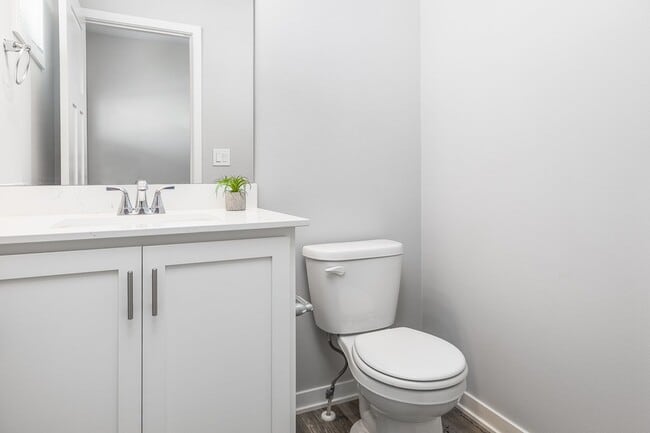 Building Photo - Modern Comfort in the Heart of Norwalk