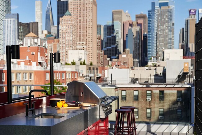 Building Photo - 547 W 47th St