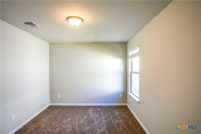 Building Photo - 805 Stockdale Rd
