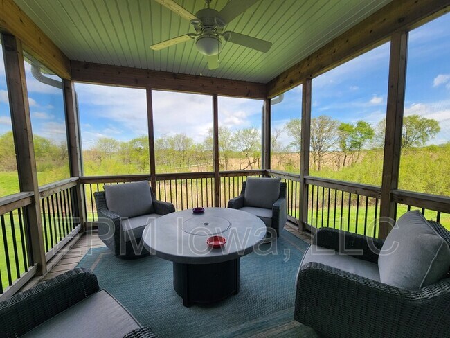 Building Photo - 114 Dogwood Ln