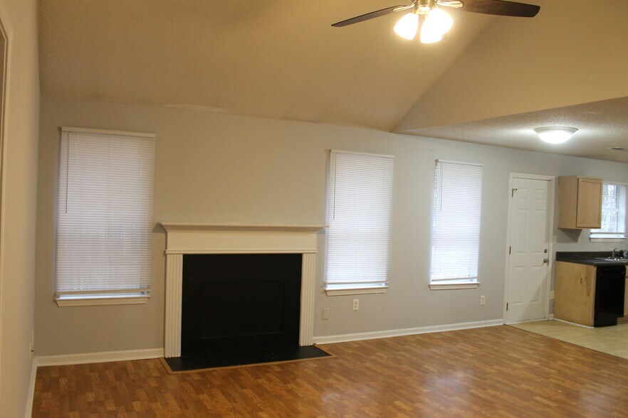 Building Photo - 3601 Waldrop Rd