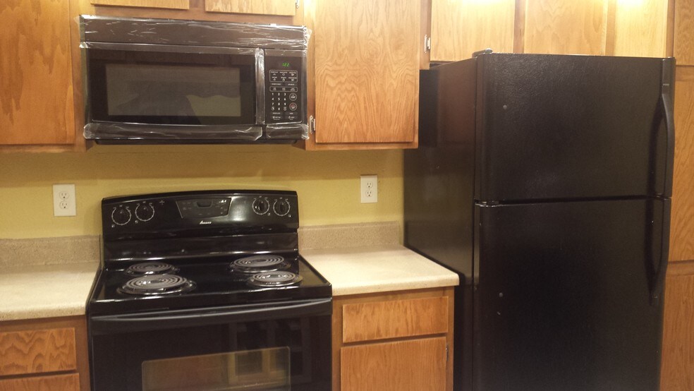Building Photo - 2820 S Bartell Dr