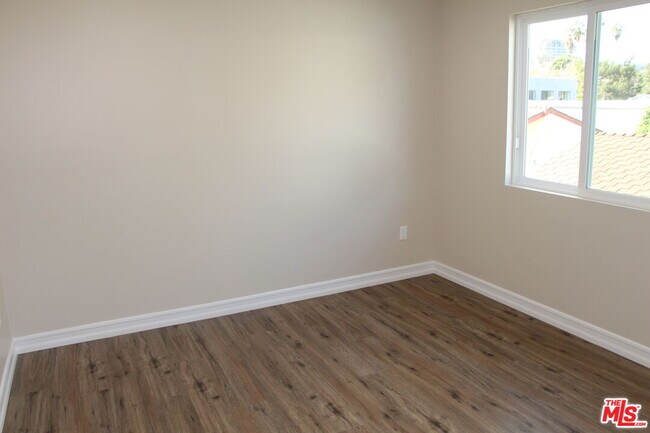Building Photo - 15431 Huston St