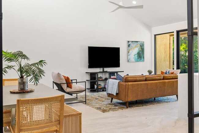 Building Photo - 179 Gran Via