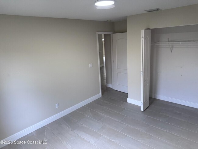 Building Photo - 1565 Emerson Dr SE