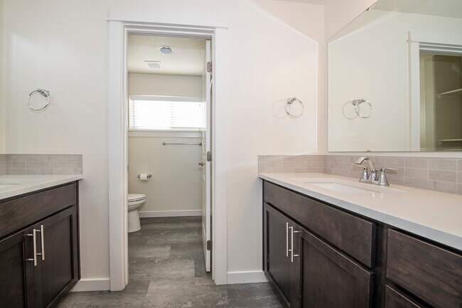 Building Photo - 10236 W Achillea St