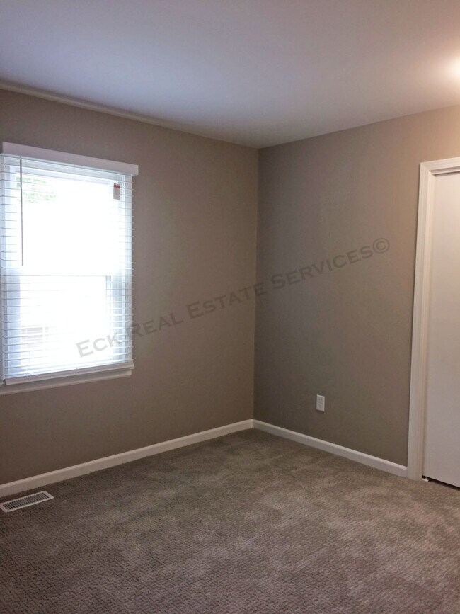 Building Photo - 336 Woodlawn Dr