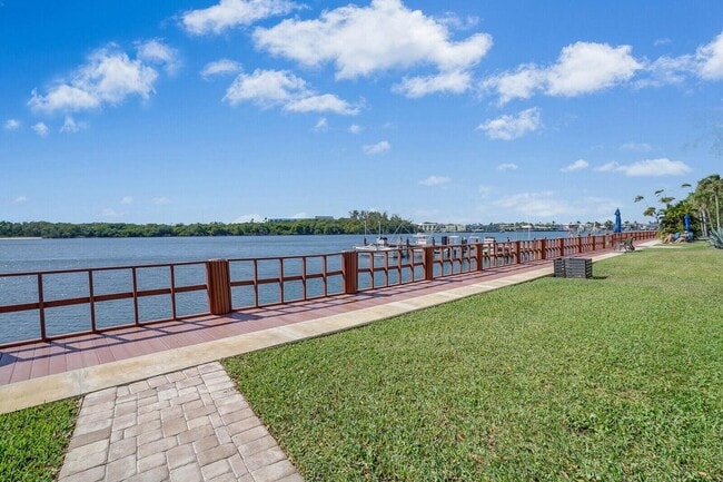 Building Photo - 2121 N Ocean Blvd