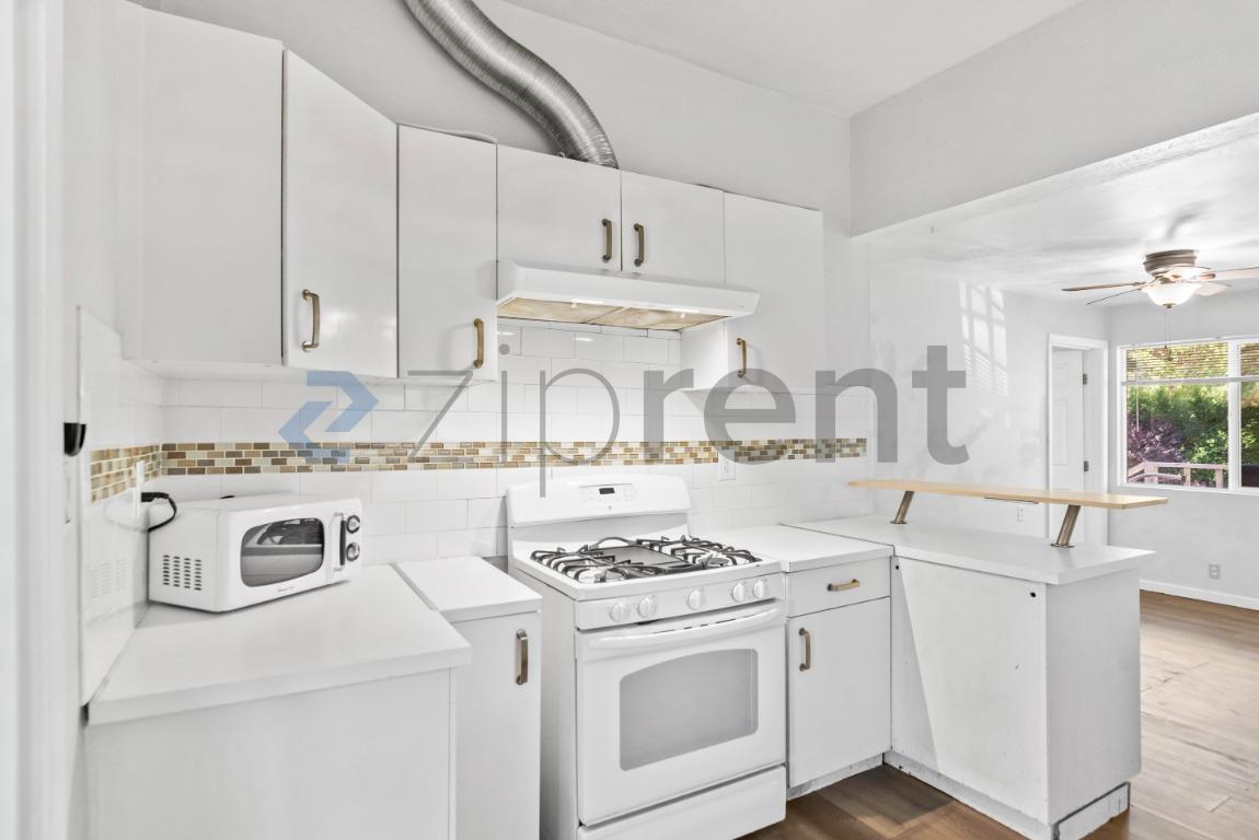 Building Photo - Unit 1