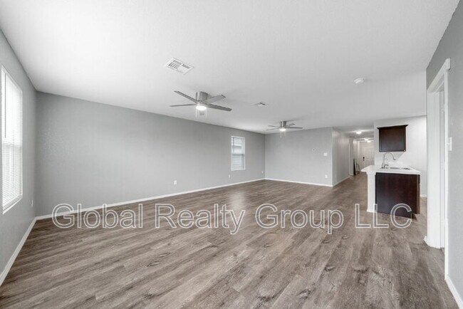 Building Photo - 5914 Sunshine Smt