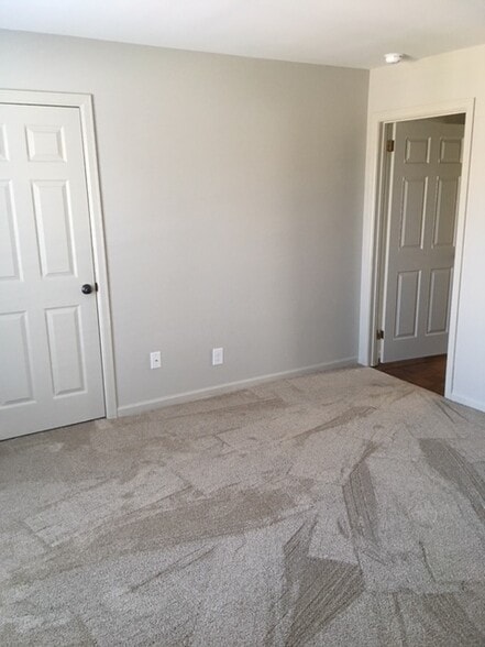 Building Photo - 2028 Hazel Hedge Ln