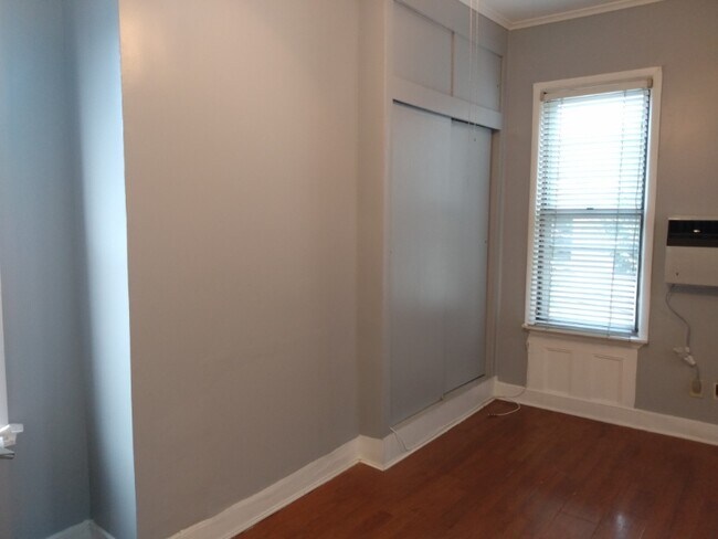 Building Photo - 30 Suydam St