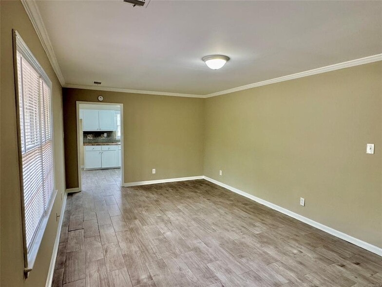 Building Photo - 502 Adler Dr