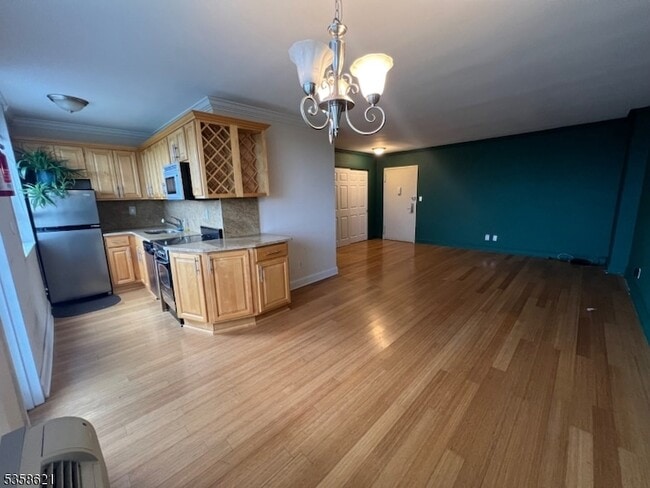 Building Photo - 100 Manhattan Ave