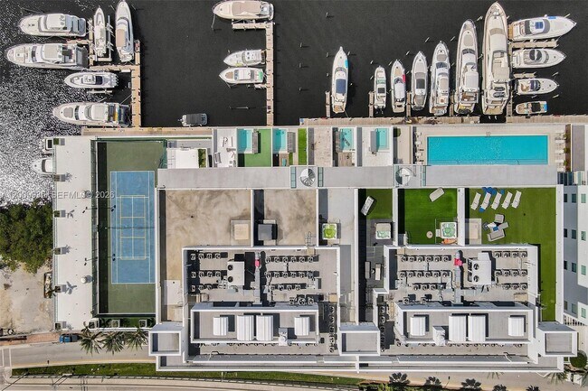 Building Photo - 400 Sunny Isles Blvd
