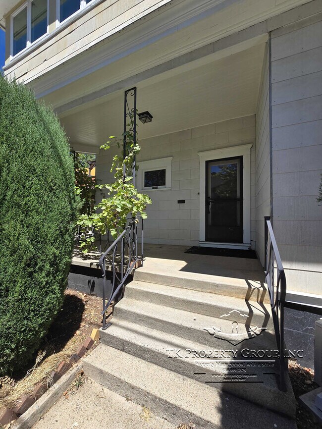 Building Photo - 209 N Auburn St