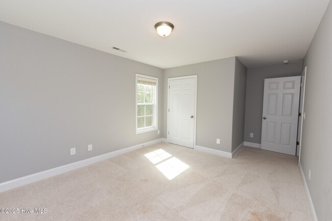 Building Photo - 608 Feather Ct