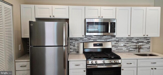 Primary Photo - 2016 1st St NW