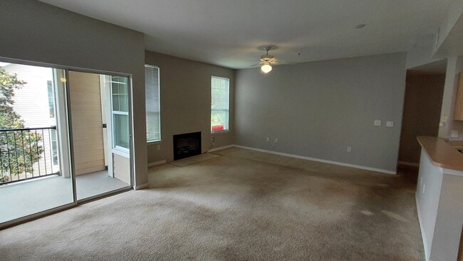 Building Photo - Spacious 3 bedroom, 2 bath Condo located i...