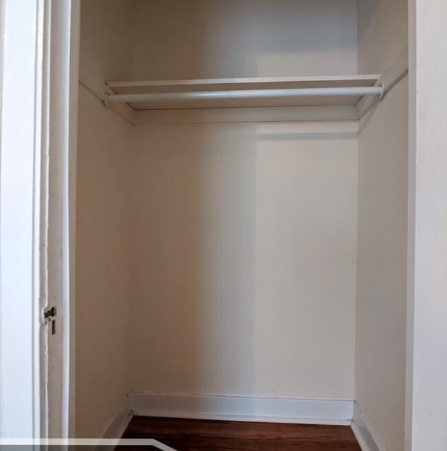 Building Photo - 2536 N Sawyer Ave