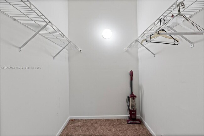 Building Photo - 2331 Dogwood Ct