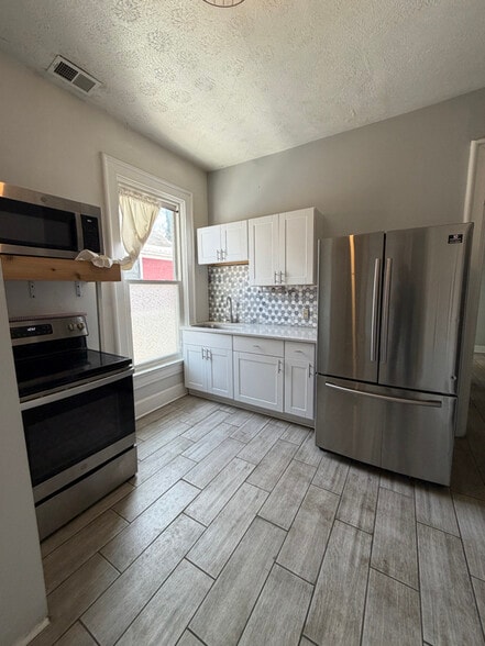 Building Photo - 818 Oak St