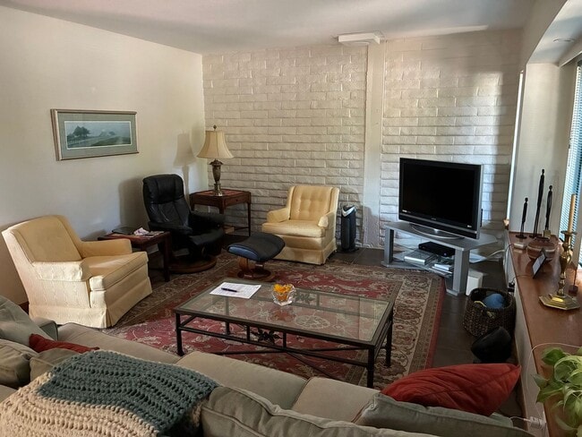 Building Photo - Gorgeous North Davis 3 bedroom available now!