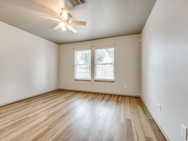 Building Photo - Charming 3-Bedroom Home in the Desirable V...