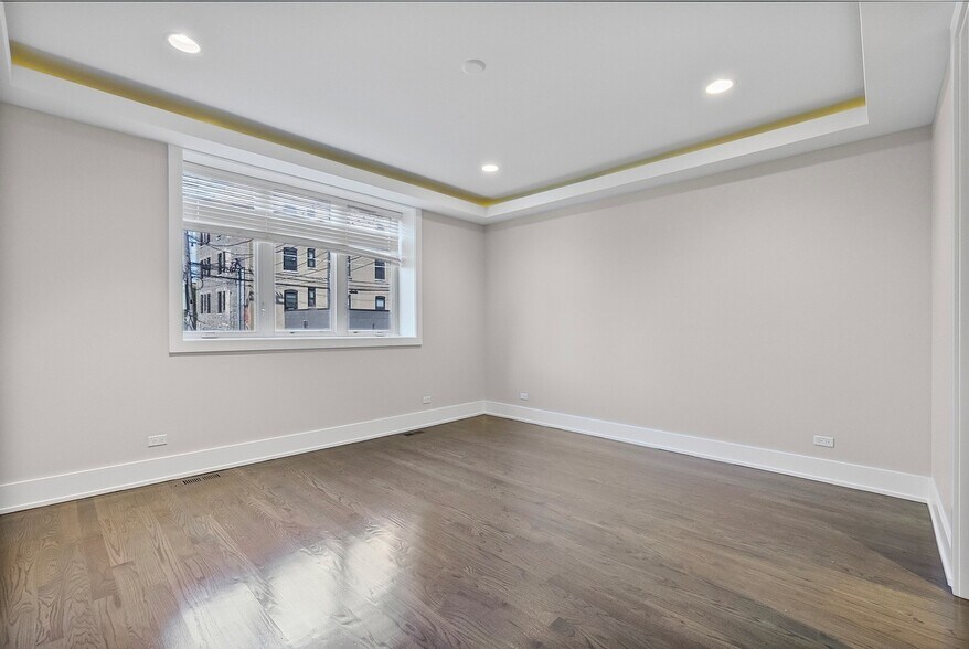 Building Photo - 2814 W North Ave