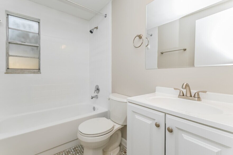 Building Photo - 6403 Reef Cir