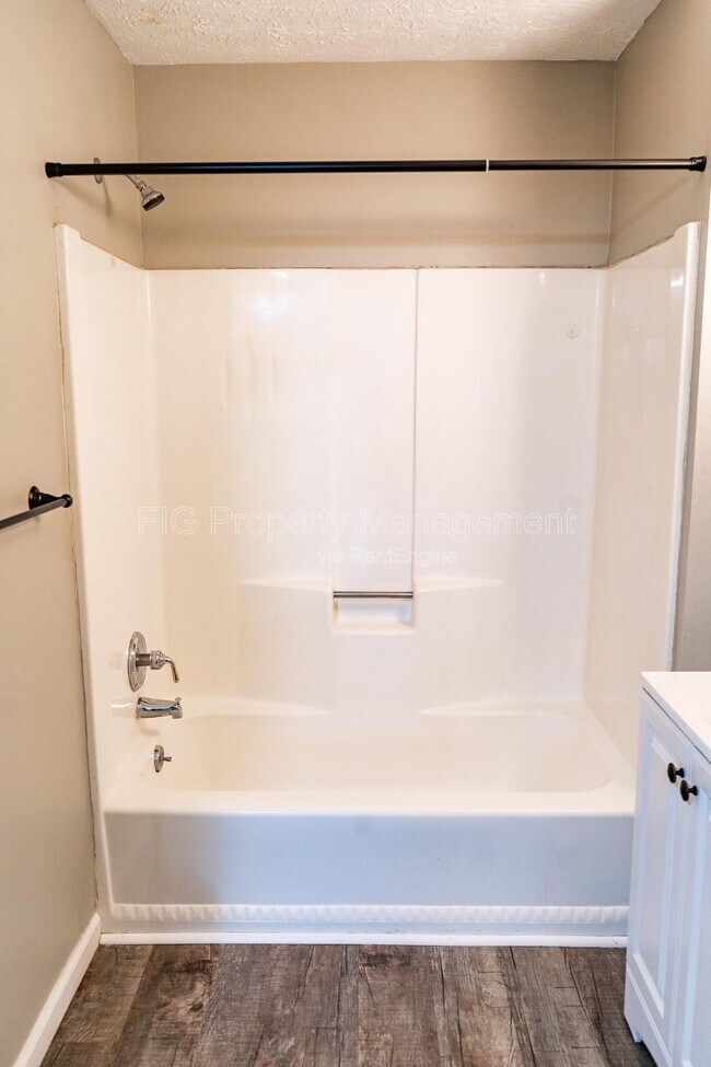 Building Photo - 129 Hillcrest Dr