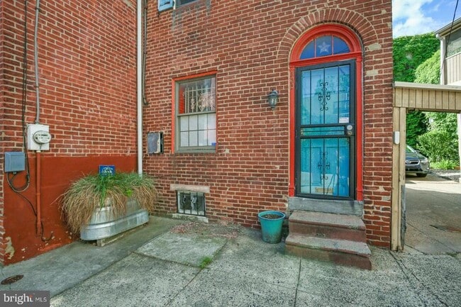 Building Photo - 332 St John Neumann Way