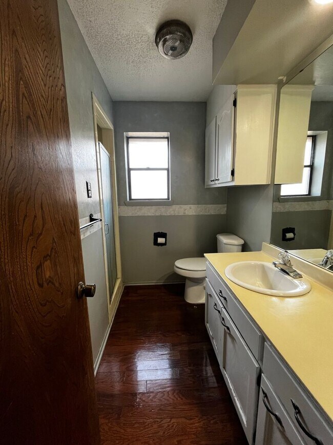 Building Photo - 3834 Lake Ridge Dr