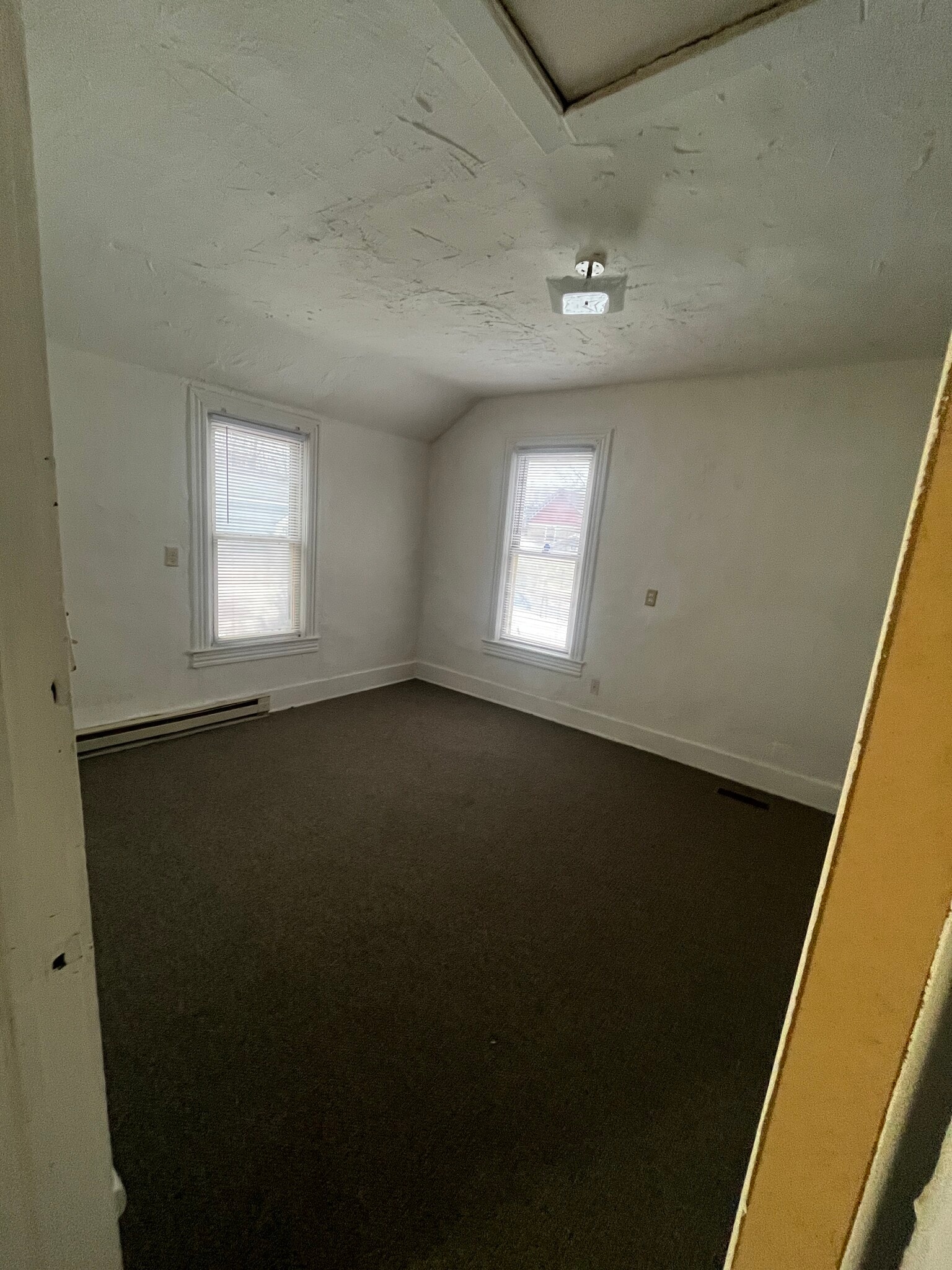 Building Photo - 690 York Ave