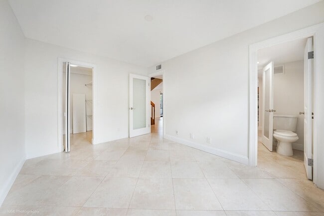 Building Photo - 525 Bayfront Dr