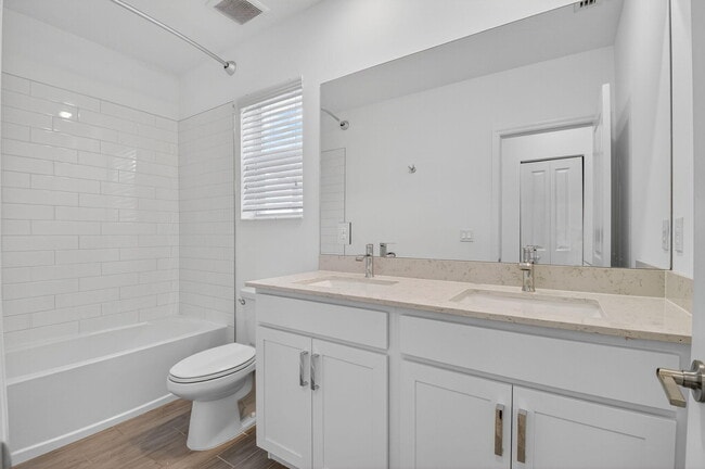 Building Photo - 4320 Buttonwood Dr