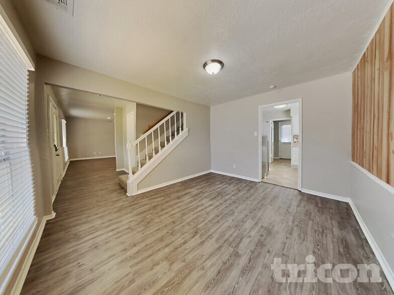 Building Photo - 22731 River Birch Dr