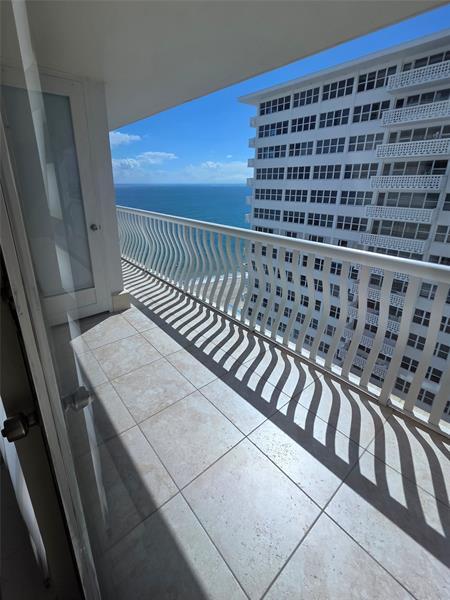 Building Photo - 4020 Galt Ocean Dr