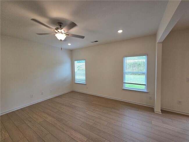 Building Photo - 142 Hadley Wy